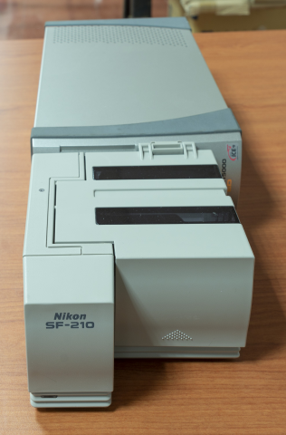 Escáner NIKON Super coolscan 5000