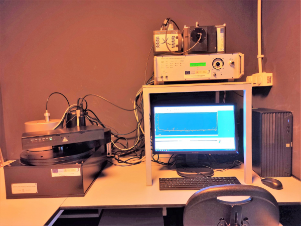 Sistema automatizado de datación TL/OSL DTU NUTECH DA-20 C/D, con módulo 'single-grain' y espectrómetro de emisión
