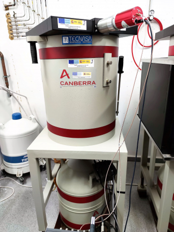Espectrómetro gamma GeHP  para emisores de baja energía CANBERRA GL2020