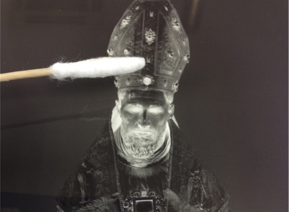 Proceso-de-limpieza-en-húmedo-sobre-placa-de-vidrio-al-gelatino-bromuro-de-plata.-SGI-Fototeca-Laboratorio-de-Arte.png